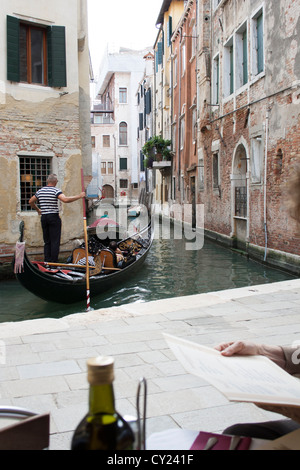 Gondola on Rio del Megio seen from a restaurant in Sestiere Santa Croce, Venice, Italy Stock Photo