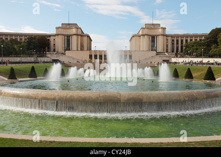 Palais de Chaillot with Théâtre National de Chaillot and Musée de l'Homme at the Trocadéro esplanade in Paris Stock Photo