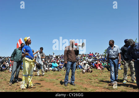 Members of the South African Democratic Socialist Movement addressing Striking Miners from Mponeng gold mine near Johannesburg. Stock Photo