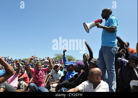 Members of the South African Democratic Socialist Movement addressing Striking Miners from Mponeng gold mine near Johannesburg. Stock Photo