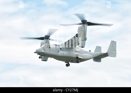 Bell Boeing V-22 Osprey Number 13 from the Marine Medium Tiltrotor Squadron 264 The Black Knights makes a slow flypast Stock Photo