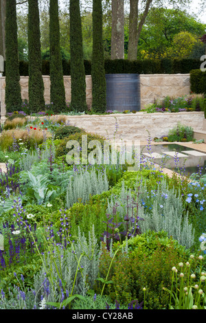 View of the contemporary garden at Chelsea Flower Show 2012. The Arthritis Research UK Garden. Design: Thomas Hoblyn Stock Photo