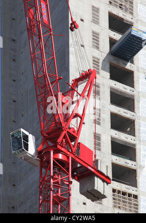 Tower Crane at 20 Fenchurch Street in the City of London. New 36 storey tower block nick-named the Walkie-Talkie Stock Photo