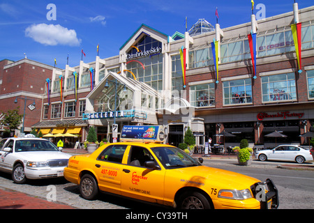 Cambridge Massachusetts,Boston CambridgeSide Galleria,mall arcade,shopping shopper shoppers shop shops market markets marketplace buying selling,retai Stock Photo