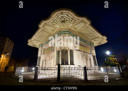 Fountain of Sultan Ahmed III at night Stock Photo