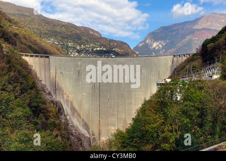 Dam of the Verzasca at Vogorno in Valle Verzasca, Ticino, Switzerland. Here was the James Bond film Golden Eye filmed. Stock Photo