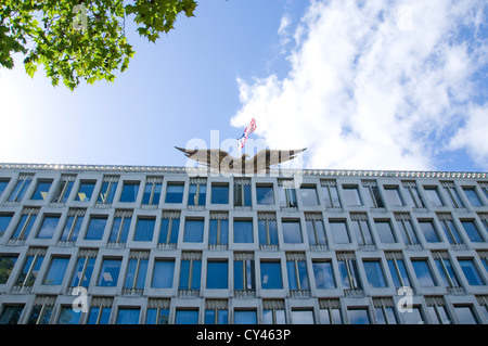 low angle view of the US Embassy in Grosvenor Square, London, UK Stock Photo