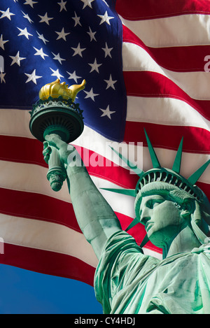 USA, New York City, Statue of liberty under US flag Stock Photo
