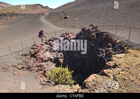 Elk284-4979 Hawaii, Maui, Haleakala National Park, crater interior, Kawilinau crater, model released hiker Stock Photo