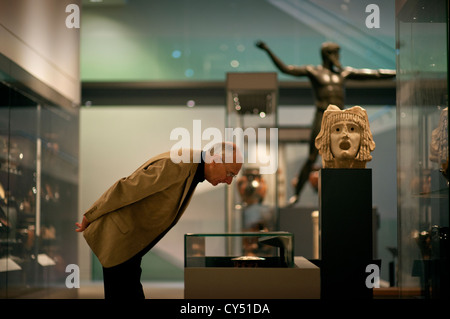 John Carey Author and critic visits the Ashmolean Museum, Oxford, England, for Intelligent Life Magazine. Photographed by Brian Stock Photo