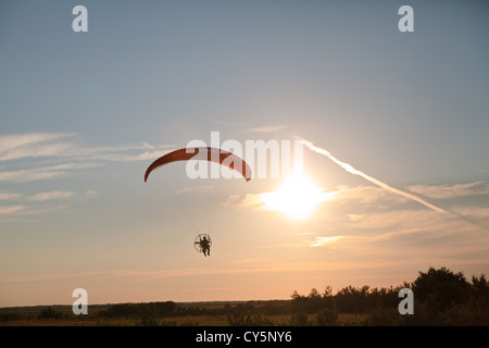 Powered paraglider flies over Marsden, Saskatchewan Stock Photo