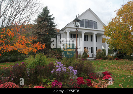 An autumn view of the Four Columns Inn, Newfane, Vermont Stock Photo