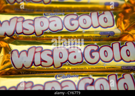 Cadbury Wispa Gold Bar Stock Photo - Alamy