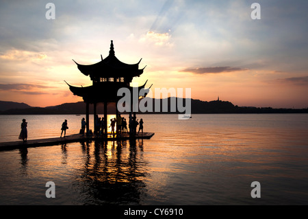 Pavilion silhouetted at sunset, West Lake, Hangzhou Stock Photo