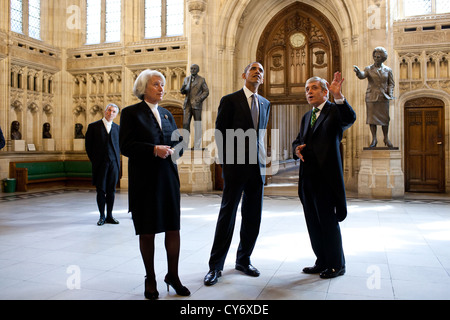 US President Barack Obama tours the House of Commons Members' Lobby at Parliament May 25, 2011 in London, England with Rt Hon Baroness Hayman, Speaker of the House of Lords and Rt Hon John Bercow, Speaker of the House of Commons. Stock Photo