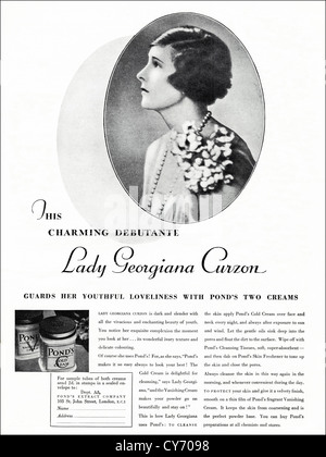 Original 1930s vintage print advertisement from English consumer magazine advertising Pond's Cold Cream Stock Photo