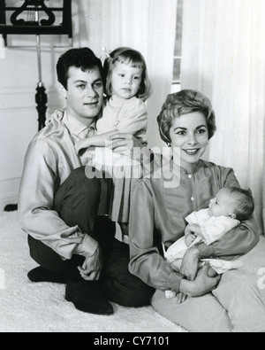 JANET LEIGH with third husband Tony Curtis in 1958 with daughters Kelly left and Jamie Lee Stock Photo