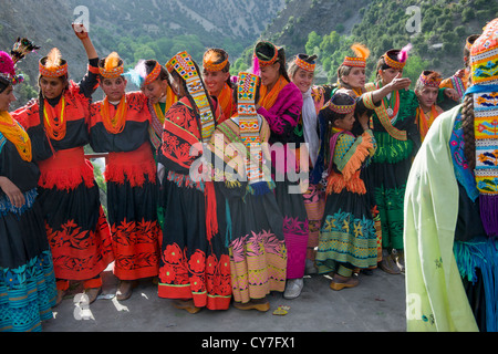 Kalash women and girls at the Grum Village Charso (dancing ground), Kalash Joshi (Spring Festival), Rumbur Valley, Chitral, Khyber-Pakhtunkhwa, Pakistan Stock Photo