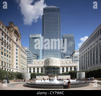 Cabot Square in London's Canary Wharf development showing central tower (1 Canada Square), fountains and surrounding buildings Stock Photo