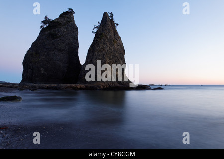Sea stack at dusk, Rialto Beach, Olympic National Park, Washington State, USA Stock Photo