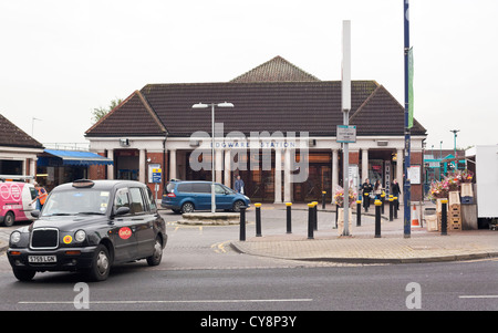 A black cab coming out of Edgware Underground Station, Station Road, Edgware HA8, Middlesex, England, UK. Stock Photo