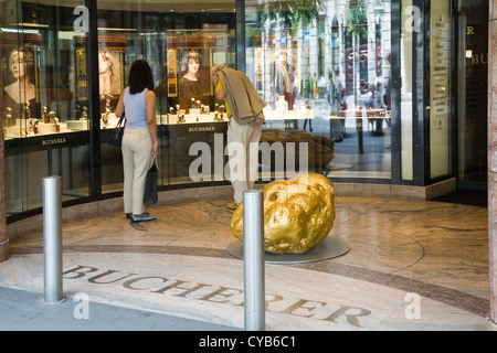 europe, switzerland, zurich, bahnhofstrasse, shopping, bucherer, watch shop Stock Photo