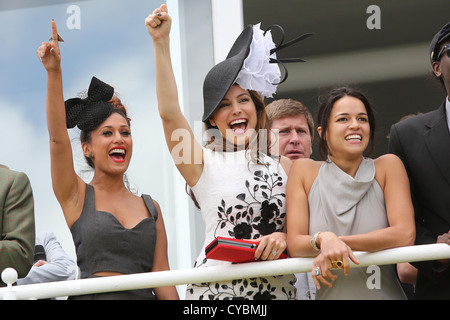 l/r Preeye Kalidas, Kelly Brook & Michelle Rodriguez at Glorious Goodwood celebrating a winner. Stock Photo