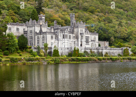 Kylemore Abbey Benedictine monastery founded in 1920 on the grounds of Kylemore Castle, in Connemara, County Galway, Ireland. Stock Photo