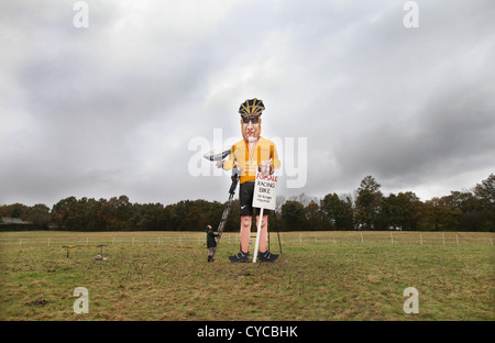 EDENBRIDGE BONFIRE SOCIETIES  EFFIGY OF AMERICAN CYCLIST LANCE ARMSTRONG 2012. PHOTO JAMIE MANN Stock Photo