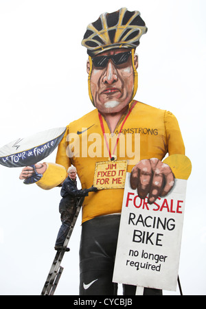 EDENBRIDGE BONFIRE SOCIETIES  EFFIGY OF AMERICAN CYCLIST LANCE ARMSTRONG 2012. PHOTO JAMIE MANN Stock Photo