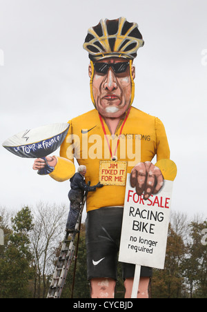 EDENBRIDGE BONFIRE SOCIETIES  EFFIGY OF AMERICAN CYCLIST LANCE ARMSTRONG 2012. PHOTO JAMIE MANN Stock Photo