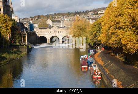 Narrow boats Pulteney Bridge River Avon, Bath, Somerset, England Stock Photo