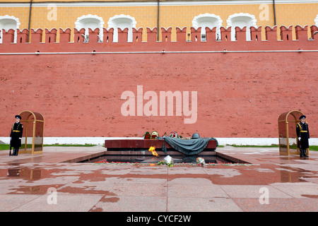 Soldiers standing guard at the Tomb of the Unknown Soldier, Moscow Stock Photo