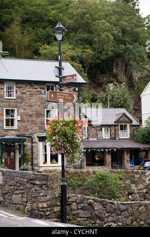 Signpost pointing to Bedd Gelerts grave in the picturesque village of Beddgelert, Snowdonia, North Wales, UK Stock Photo