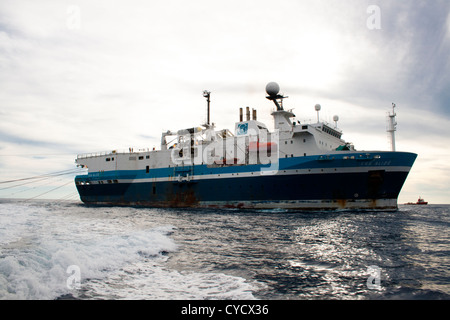 CGG Alizé seismic vessel towing streamers seismic cables looking for ...