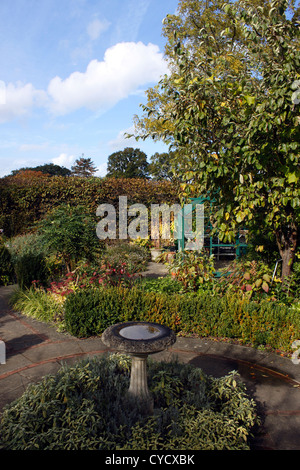 SMALL ENGLISH BACK GARDEN IN AUTUMN AT RHS WISLEY. SURREY UK. Stock Photo