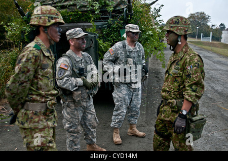 Aibano Training Area, Japan – Sgt. Craig D. Davis, from Medford, N.J., a team leader, and Sgt. 1st Class Michael E. Cook, from Concord, Calif., a platoon sergeant, both with Company B, 1st Battalion, 14th Infantry Regiment based out of Schofield Barracks, Stock Photo