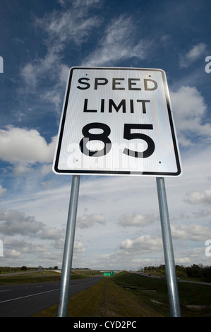 85-mile-per-hour Sign On Newly Opened Stretch Of Toll Road State 