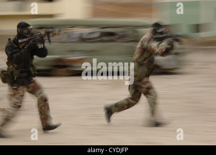 South Korean Navy SEALS conduct joint military operations in urban terrain during training with US Special Forces March 24, 2007 at Rodriguez Range Complex, South Korea. Stock Photo