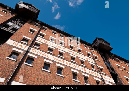 Llanthony Warehouse, now National Waterways Museum, at historic Gloucester Docks, Gloucestershire Stock Photo