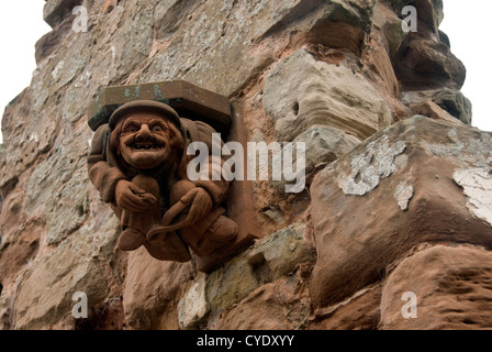 NOTTINHAMSHIRE; NEWARK; OLLERTON; RUFFORD ABBEY; SCULPTURED FIGURE ON INNER WALL OF RUINED ABBEY Stock Photo