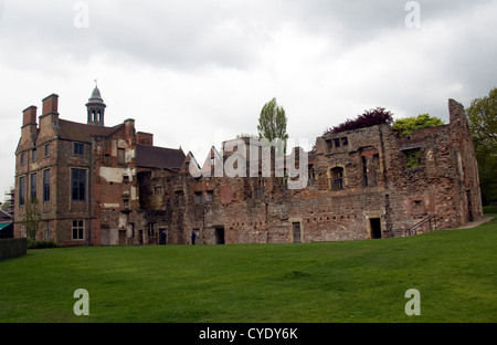 NOTTINGHAMSHIRE; NEWARK; OLLERTON; RUFFORD ABBEY RESTORED WING AND CISTERCIAN RUINS Stock Photo