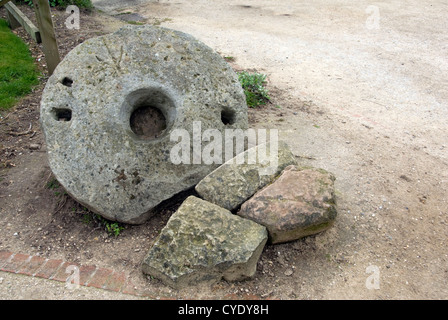 NOTTINGHAMSHIRE; NEWARK; OLLERTON; RUFFORD ABBEY DISCARDED GRINDING STONE Stock Photo