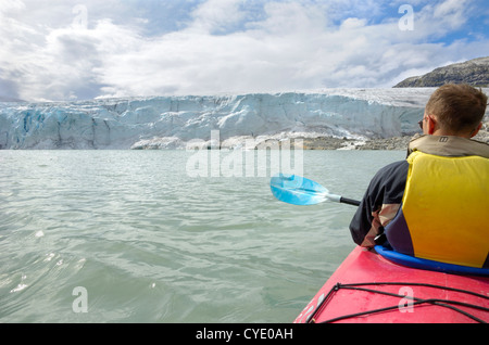 Kayaking to Austdalsbreen glacier, Styggevatnet lake, Jostedalsbreen icecap, Sogn og Fjordane, Norway Stock Photo