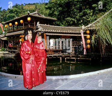 8306. Bride and Groom, Sung Dynasty Village, Hong Kong, China Stock Photo