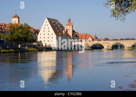 A view across the Danube to the early 17th century City Salt Store (Reichsstädtischer Salzstadel), Regensburg, Bavaria, Germany Stock Photo