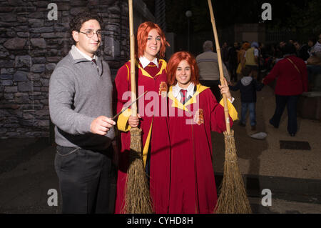 Lucca, Italy, 03/11/2018: During the carnival days a cosplayer dressed as a  Mad hatter, Character of the famous movie of Alice in Wonderland Stock  Photo - Alamy