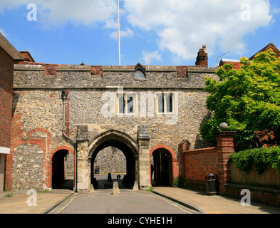 Kings Gate with St. Swithun's chapel Winchester Hampshire England UK Stock Photo