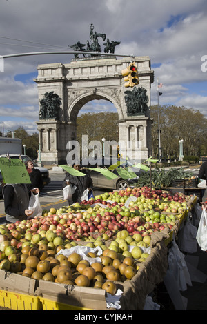 The popular farmers market at Grand Army Plaza on the edge of Park Slope, Brooklyn, NY. Stock Photo