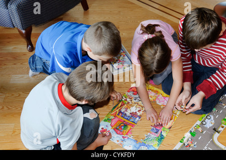 children doing a jigsaw puzzle together Stock Photo - Alamy